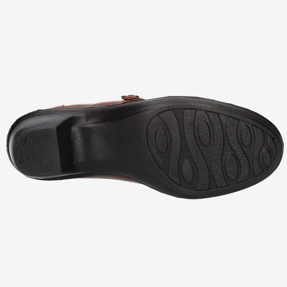 Easy Street
Ryanne - Picture 3 of 6